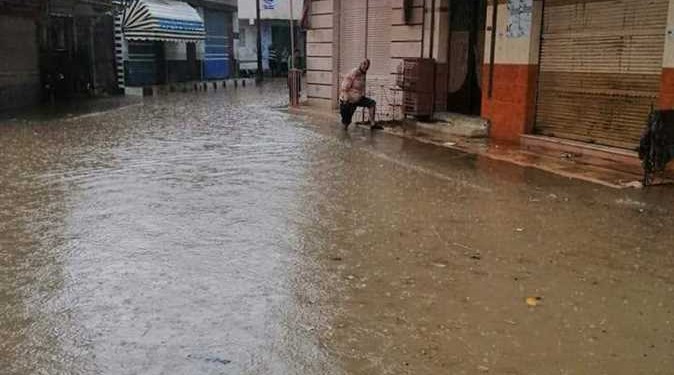 السيول تحاصر السكان بالقصر الصغير