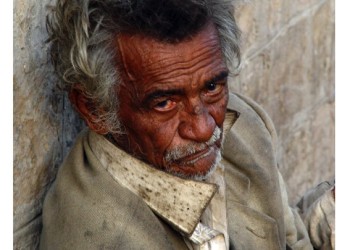 شاب يثير الرعب بشارع الحسن الثاني بالحسيمة