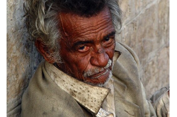 شاب يثير الرعب بشارع الحسن الثاني بالحسيمة