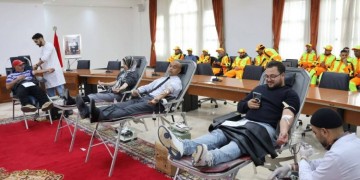 إقليم الحسيمة .. إقبال كبير للمواطنين للتبرع بالدم بإمزورن لتعزيز المخزون