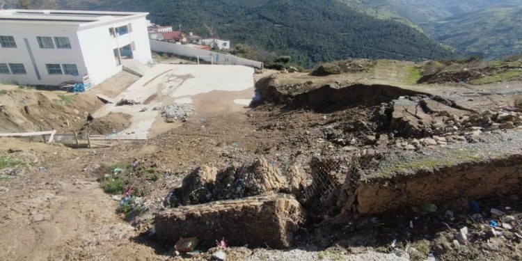 شفشاون: انجراف أرضي يضع إعدادية أسيفان وطريقا استراتيجيا أمام الخطر