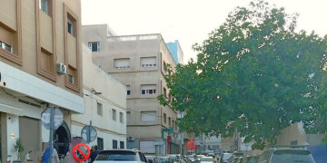 الحسيمة: الركن العشوائي للسيارات يعمّق اختلالات التنظيم المروري