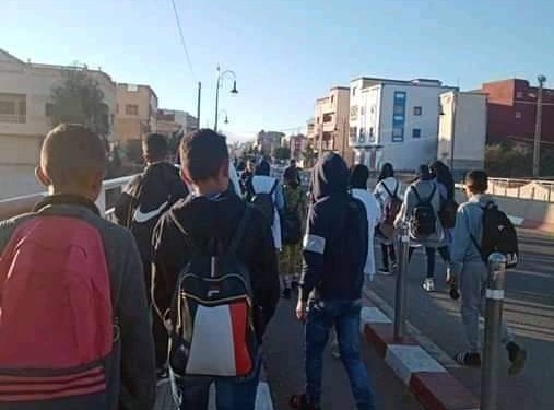معاناة تلاميذ بني بوخلف مع النقل المدرسي