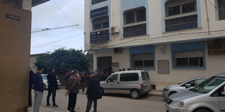 ” حرق الأعصاب ” بمركز تسجيل السيارات بالحسيمة