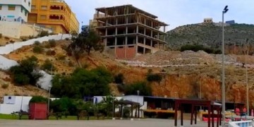 سلطات الحسيمة توقف تشييد بناية بكالابونيطا بالحسيمة