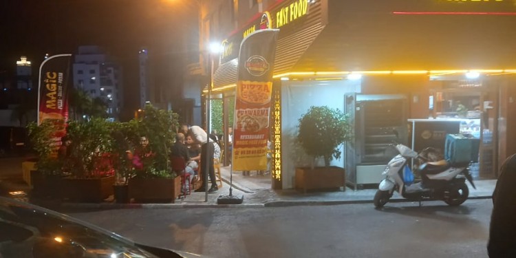 سكان شارع الجزائر وموسى بن نصير بالحسيمة يطالبون بوقف احتلال الملك العمومي