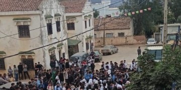 تلاميذ “إكاون” في مسيرة احتجاجية للمطالبة بالماء