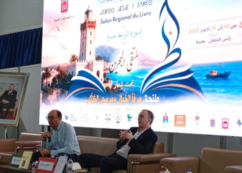 طنجة.. حسن طارق يفتح سؤال السردية الوطنية في درس افتتاحي بمعرض الكتاب