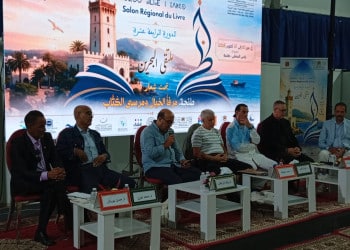 طنجة.. معرض الكتاب يواصل لقاءاته المسرحية والفكرية ويحتفي بإصدارات جديدة