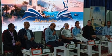 طنجة.. معرض الكتاب يواصل لقاءاته المسرحية والفكرية ويحتفي بإصدارات جديدة