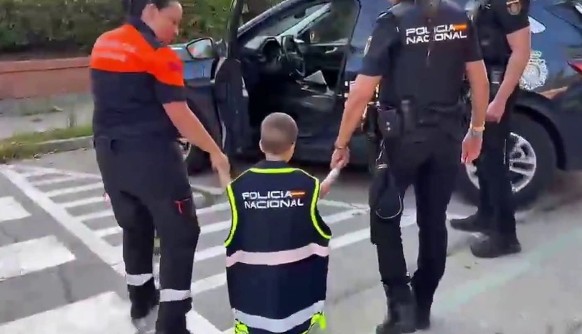 بلال.. طفل مغربي كفيف يمنح حرائق إسبانيا حكاية أخرى