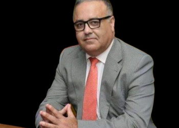 رئيس المجلس البلدي ليس موظفاً لدى السيد العامل