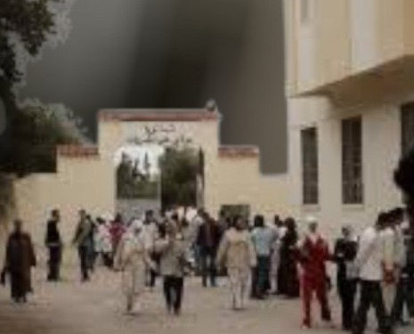 غياب الإنارة بمحيط ثانوية مولاي علي الشريف يثير قلق التلاميذ وأسرهم