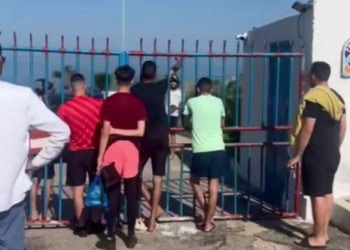 غضب بسبب إغلاق ممر نحو شاطئ “الجبل الأسود”