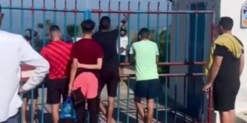 المضيق: غضب بسبب إغلاق ممر نحو شاطئ “الجبل الأسود”
