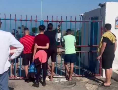 المضيق: غضب بسبب إغلاق ممر نحو شاطئ “الجبل الأسود”