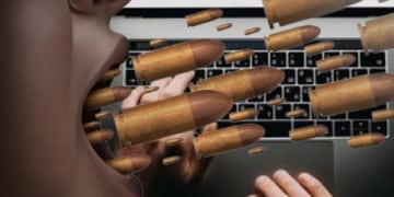 اسبانيا: استهداف المهاجرين على المنصات الرقمية يثير مخاوف من تصاعد خطاب الكراهية