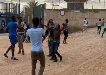 مصرع 5 مهاجرين في محاولة تسلق السياج الحديدي بين الناظور ومليلية