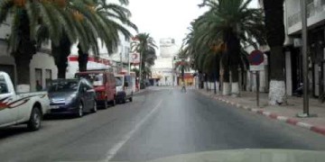 سلوكات غير طبيعية لمتسولة بشارع محمد الخامس بالحسيمة