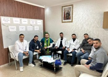 الممرضون وتقنيو الصحة ينفذون اعتصاما جزئيا داخل مندوبية الصحة بالحسيمة