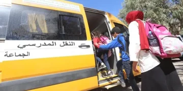 غياب محطات النقل المدرسي يفاقم الوقوف العشوائي للحافلات ويهدد سلامة التلاميذ بالحسيمة