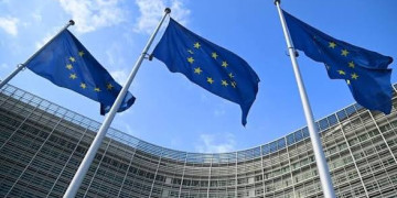 المفوضية الأوروبية تؤيد إعادة مهاجري سبتة إلى المغرب وتشمل القاصرين