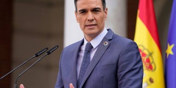 بيدرو سانتشيث عبر “نيويورك تايمز”: الهجرة النظامية ضرورة وليست تهديدا