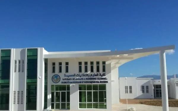 تأخر كشوفات النقط يربك طلبة كلية العلوم بالحسيمة.. ومطالب بمراجعة تدبير الزمن الجامعي