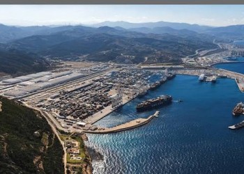 انفراج نسبي في البوغاز: العاصفة “ليوناردو” تودع المنطقة وبعض الخطوط البحرية تستأنف نشاطها