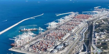 روسيا تعود إلى “طنجة المتوسط” لاستيراد شحنات من المنتجات النفطية