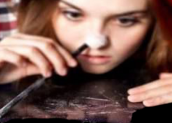 الحسيمة.. تقديم فتاتين أمام وكيل الملك بتهمة حيازة مخدرات وأقراص مهلوسة