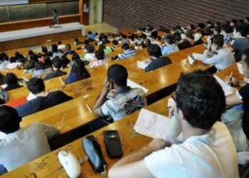 قرار يهم الطلبة المغاربة بفرنسا: قرار يحرم غير الأوروبيين من مساعدات السكن (APL)