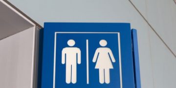 ماهو عدد المرات التي يجب على الإنسان التبول فيها يوميا حسب سنه؟