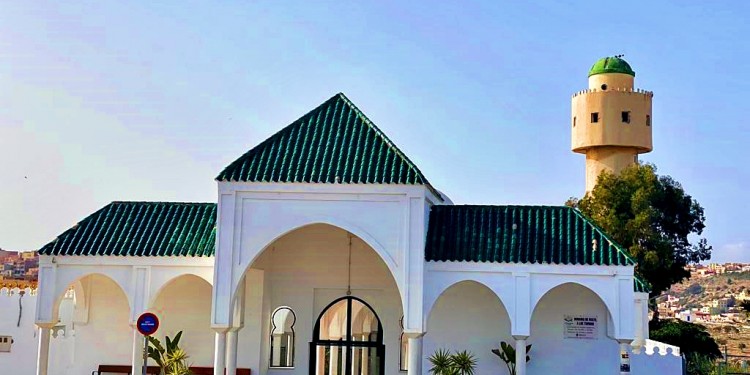 مليلية تهتز على وقع شعار عنصري فوق جدار مسجد تاريخي