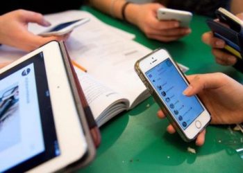 باحثون يناقشون بتاونات تأثير منصات التواصل الاجتماعي على المتعلمين