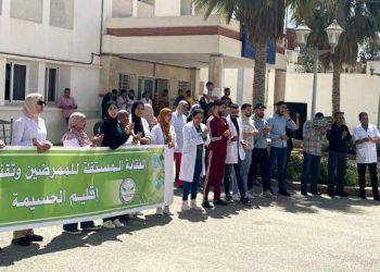 الممرضون وتقنيو الصحة بالحسيمة يصعدون احتجاجهم للمطالبة بصرف مستحقاتهم