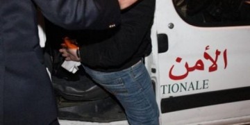 الحسيمة: حجز بندقية و20 رصاصة داخل سيارة بلوحات مزورة بدوار أزغار