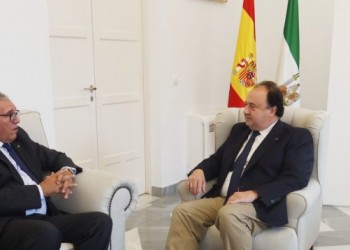 جامعة قادس تستقبل القنصل العام للمغرب لتعزيز التعاون الأكاديمي
