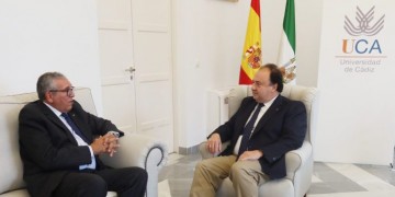 جامعة قادس تستقبل القنصل العام للمغرب لتعزيز التعاون الأكاديمي