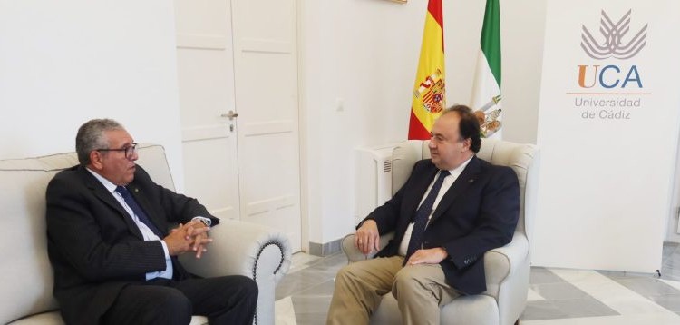 جامعة قادس تستقبل القنصل العام للمغرب لتعزيز التعاون الأكاديمي