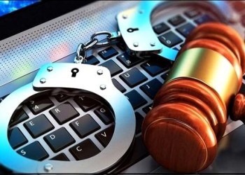 الحبس لمتهم قام بالتشهير بأشخاص عبر “فايسبوك “