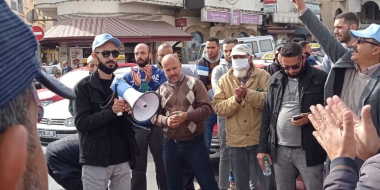 ” المراحيض” تخرج سائقي الطاكسيات بالناظور للاحتجاج