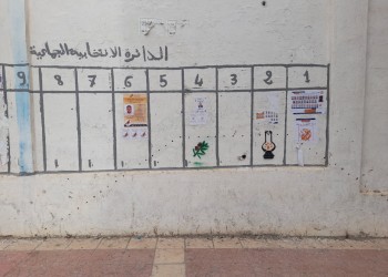 تسخير الشباب العاطل لتوزيع المنشورات بالحسيمة