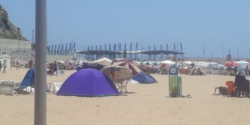 فشل السلطات في تحرير شاطئ ” كيمادو ” بالحسيمة