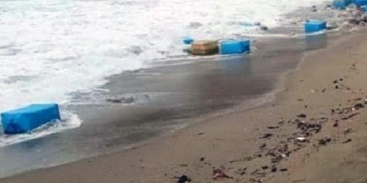 البحر يلفظ مخدرات بالناظور